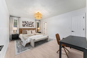 3 bedrooms, iron/ironing board, WiFi, bed sheets - Stylish 3/2 UF Retreat w/ Foosball Game Room & King Suite: 1 Mile to UF Stadium (Gainesville)