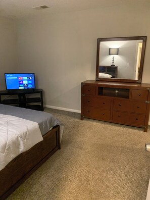 Iron/ironing board, WiFi, bed sheets - Cozy 1-bedroom apartment with AC in marvelous Indianapolis (Indianapolis)
