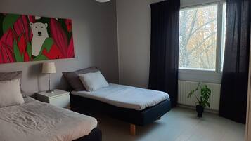 Iron/ironing board, bed sheets