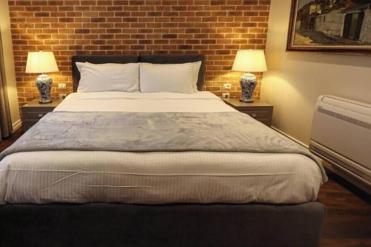 Free WiFi, bed sheets