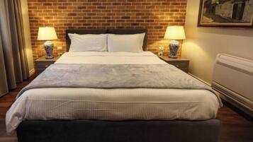 Comfort Double Room | Free WiFi, bed sheets