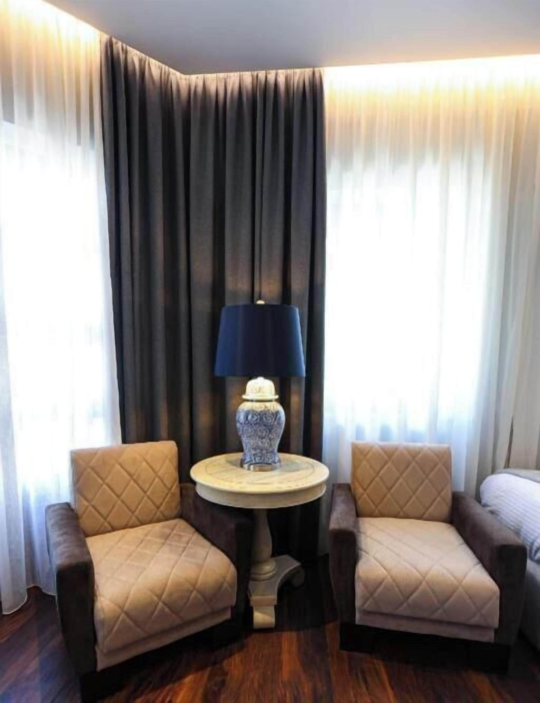 Luxury Quadruple Room, Balcony, City View | Interior