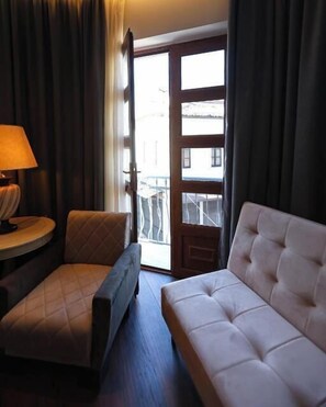 Deluxe Triple Room, Balcony, City View | Living area - Villa Domenico Korce (Korçë)