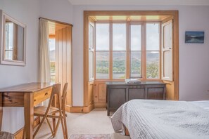 WiFi, bed sheets - The Lodge at Brantwood, historic house on Coniston Water (East Side of Coniston Water)