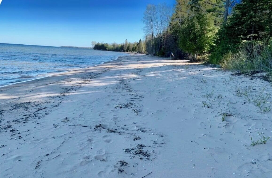 På stranden, liggestole, badehåndklæder