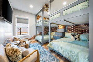 Iron/ironing board, WiFi, bed sheets - Sleeps 10 in Jax Beach - 2BR/2BA - Pool Table + Firepit (Jacksonville Beach)