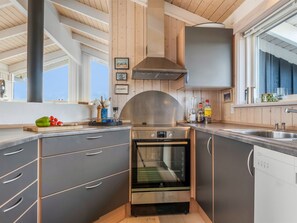 Kühlschrank, Geschirrspüler, Kochgeschirr/Geschirr/Besteck