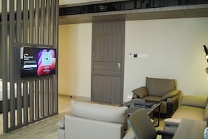 Suite, City View | Interior