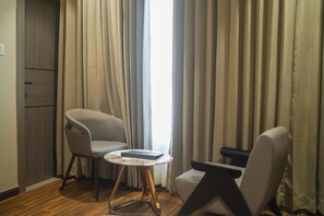 Comfort Room, City View | Interior