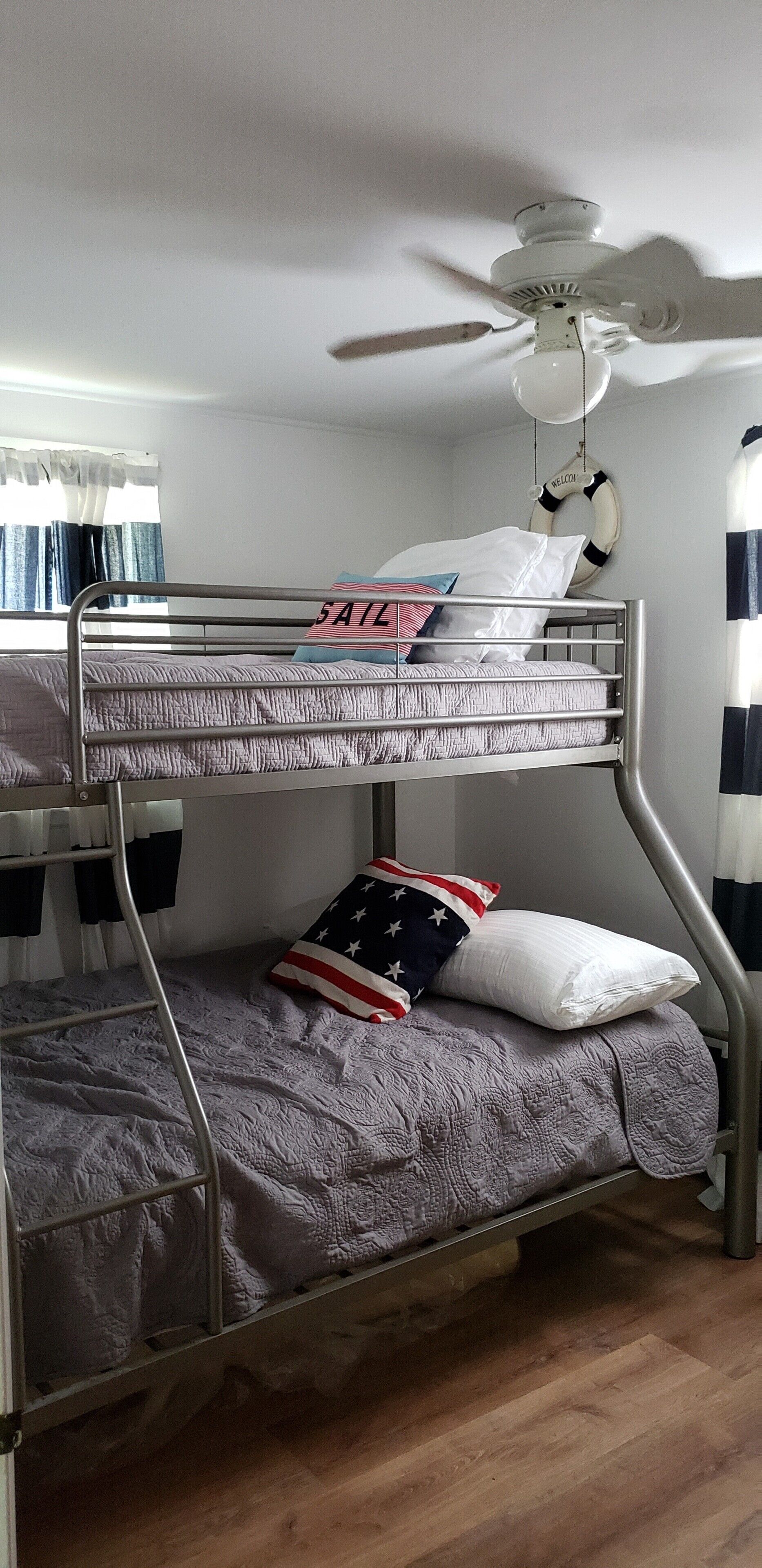 Iron/ironing board, WiFi