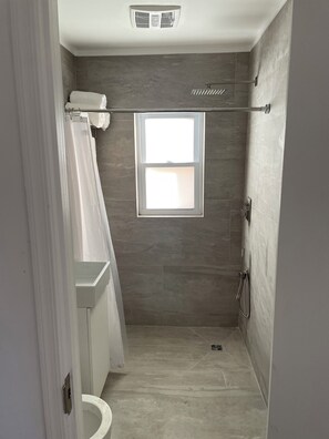 Shower, hair dryer, towels, soap - Adorable one bedroom guest house with parking G (Phoenix)