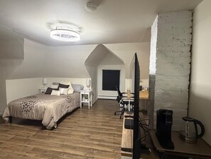 1 slaapkamer, een bureau, gratis wifi, beddengoed