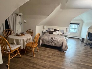 1 slaapkamer, een bureau, gratis wifi, beddengoed