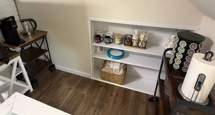 Modern Private Suite on Quiet 3rd Floor