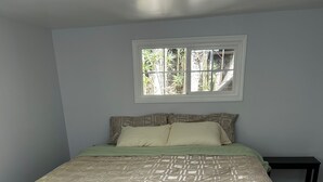 A bedroom with a bed, a nightstand, and a window. - Secret garden in center of LA, 3mi Sofi, 4 mi LAX, 6 mi beach, pets welcome (Los Angeles)