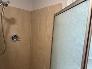 Bathroom - Secret garden in center of LA, 3mi Sofi, 4 mi LAX, 6 mi beach, pets welcome (Los Angeles)