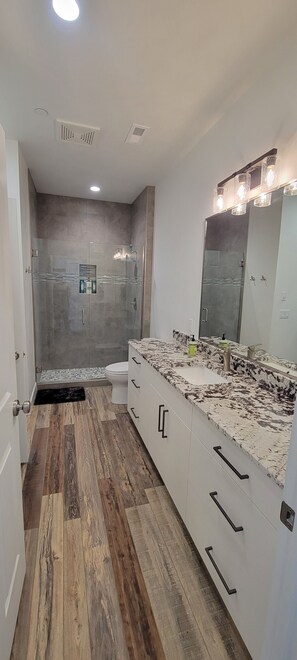 Shower, hair dryer, towels, soap - Perfect 2 bedroom unit at Eagle Point (Beaver)