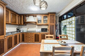 Fridge, microwave, stovetop, dishwasher - Banyan Tree - Óbidos Hideaway (Óbidos)