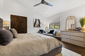 Room - Blue Ridge Riverfront Estate, Heated Pool, Near DT, Outdoor Shower (Blue Ridge)