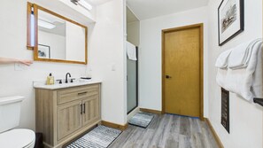 Bathroom - 1bd ADU apartment with a/c and kitchen sleeps 4 Salmon River Hells Canyon (White Bird)