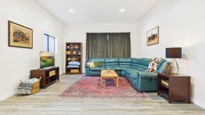 Living area - 1bd ADU apartment with a/c and kitchen sleeps 4 Salmon River Hells Canyon (White Bird)