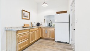 Private kitchen - 1bd ADU apartment with a/c and kitchen sleeps 4 Salmon River Hells Canyon (White Bird)
