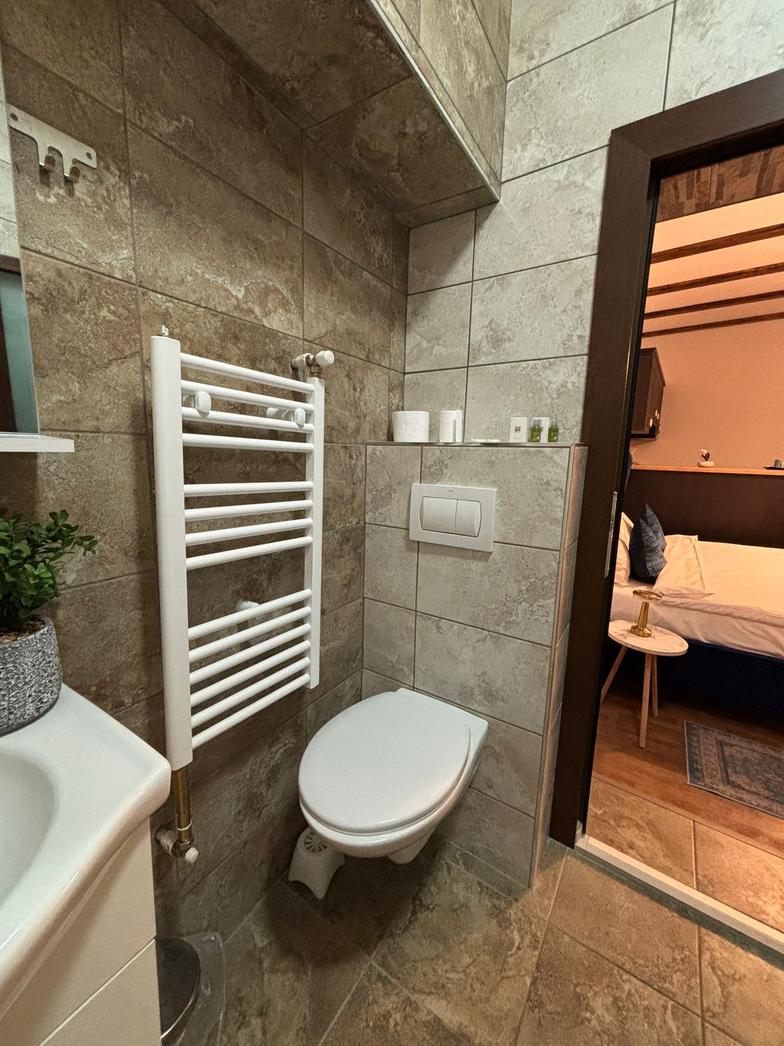 Comfort Studio | Bathroom | Shower, hair dryer, towels, soap