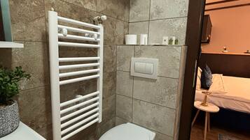 Comfort Studio | Bathroom | Shower, hair dryer, towels, soap