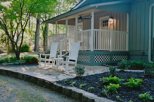 Cozy Convenient Cottage with Luxury Accommodations