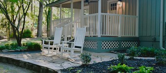 Cozy Convenient Cottage with Luxury Accommodations