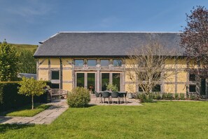 Outdoor dining - Hall House - Luxury Cottages (Caersws)