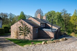 Exterior - Cherry Tree Cottage - Luxury Cottages (Lower Peover)