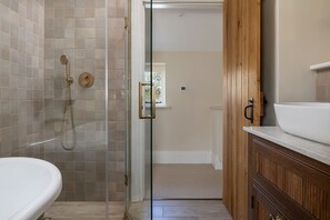 Bathroom - Cherry Tree Cottage - Luxury Cottages (Lower Peover)