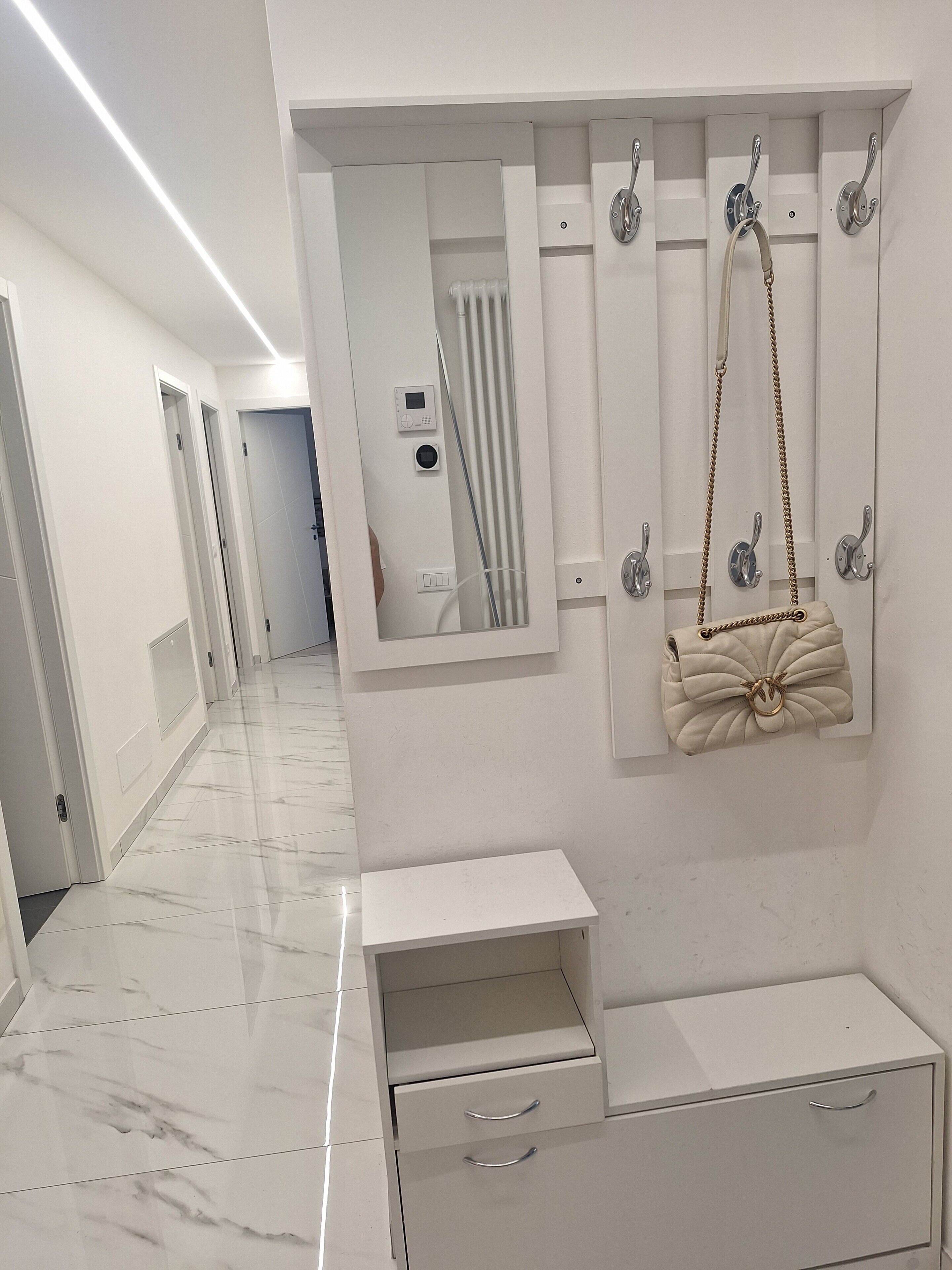 Sèche-cheveux, bidet, serviettes fournies, savon