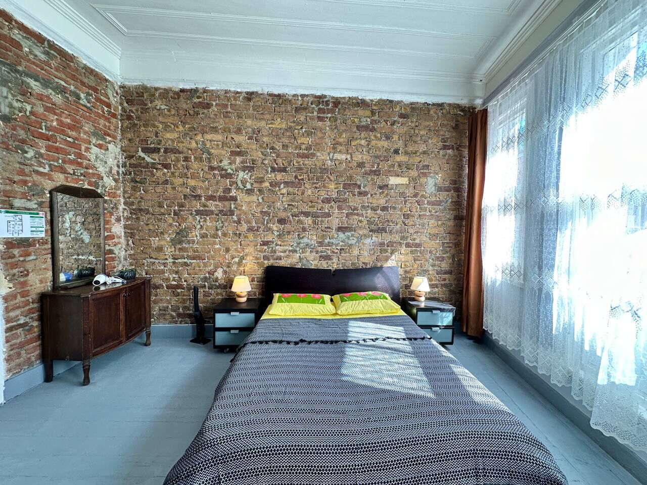 Iron/ironing board, Internet, bed sheets