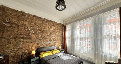 Historic Home w/Golden Horn Galata Tower Views