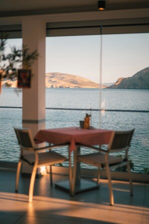 Outdoor dining - Vrbo Property (Jurandvor)