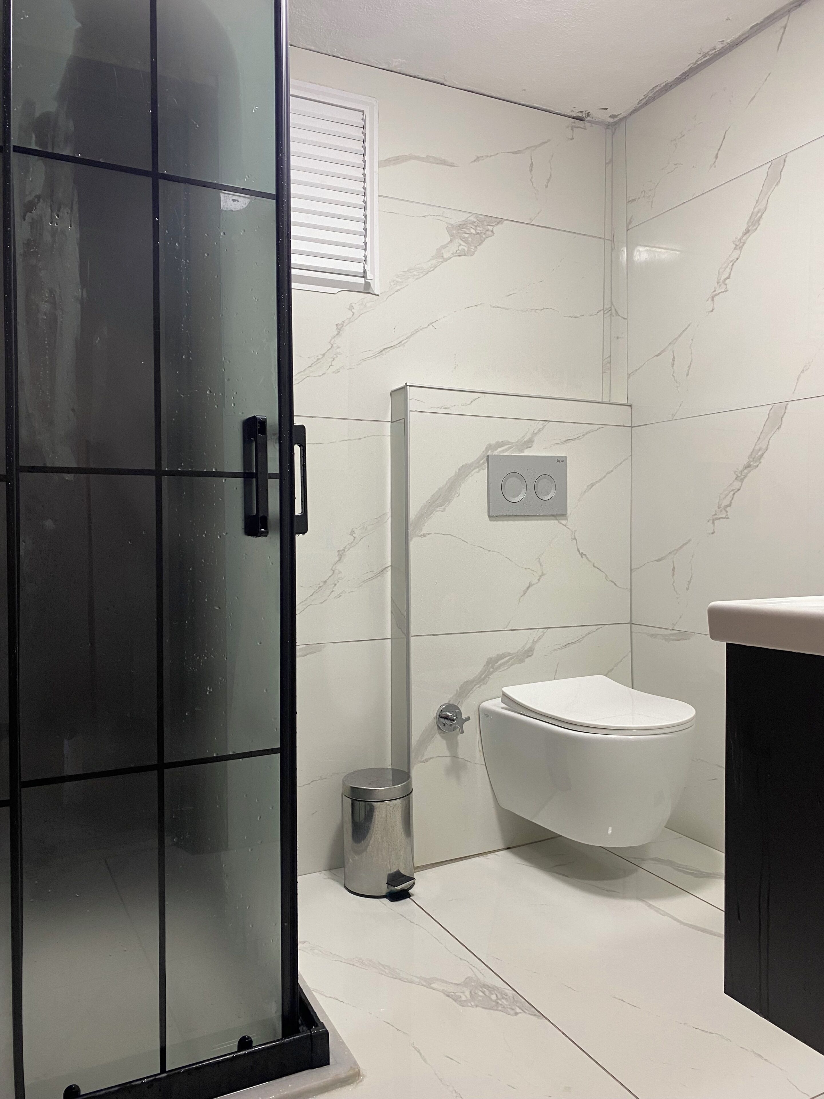Deluxe Apartment, Balcony, Sea View | Bathroom | Soap, toilet paper