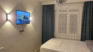 Deluxe-Apartment, Meerblick | Hochwertige Bettwaren, Betten mit Memory-Foam-Matratzen, Bettwäsche