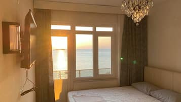 Deluxe Condo, Sea View | Premium bedding, memory-foam beds, bed sheets