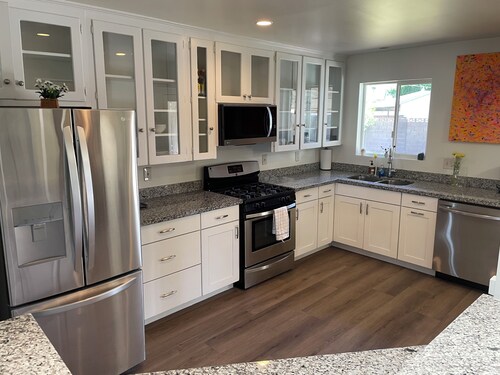 3-bedroom house in pleasant Phoenix with Pool AC and comfort