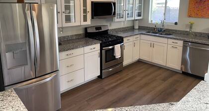 3-bedroom house in pleasant Phoenix with Pool AC and comfort