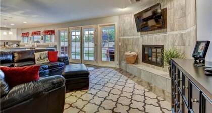 A wonderful Las Vegas Home. Close to the Action Sleeps 12