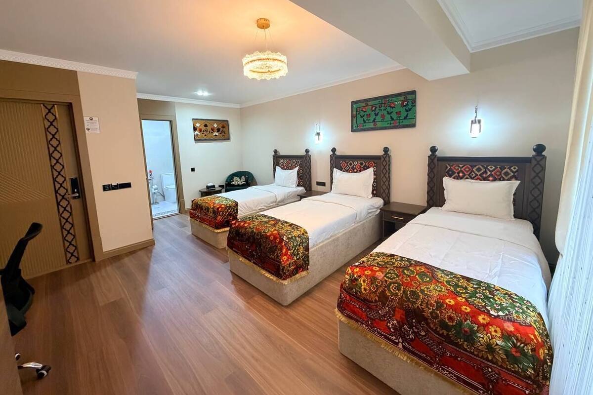 Deluxe Triple Room | Laptop workspace, soundproofing, free WiFi, bed sheets