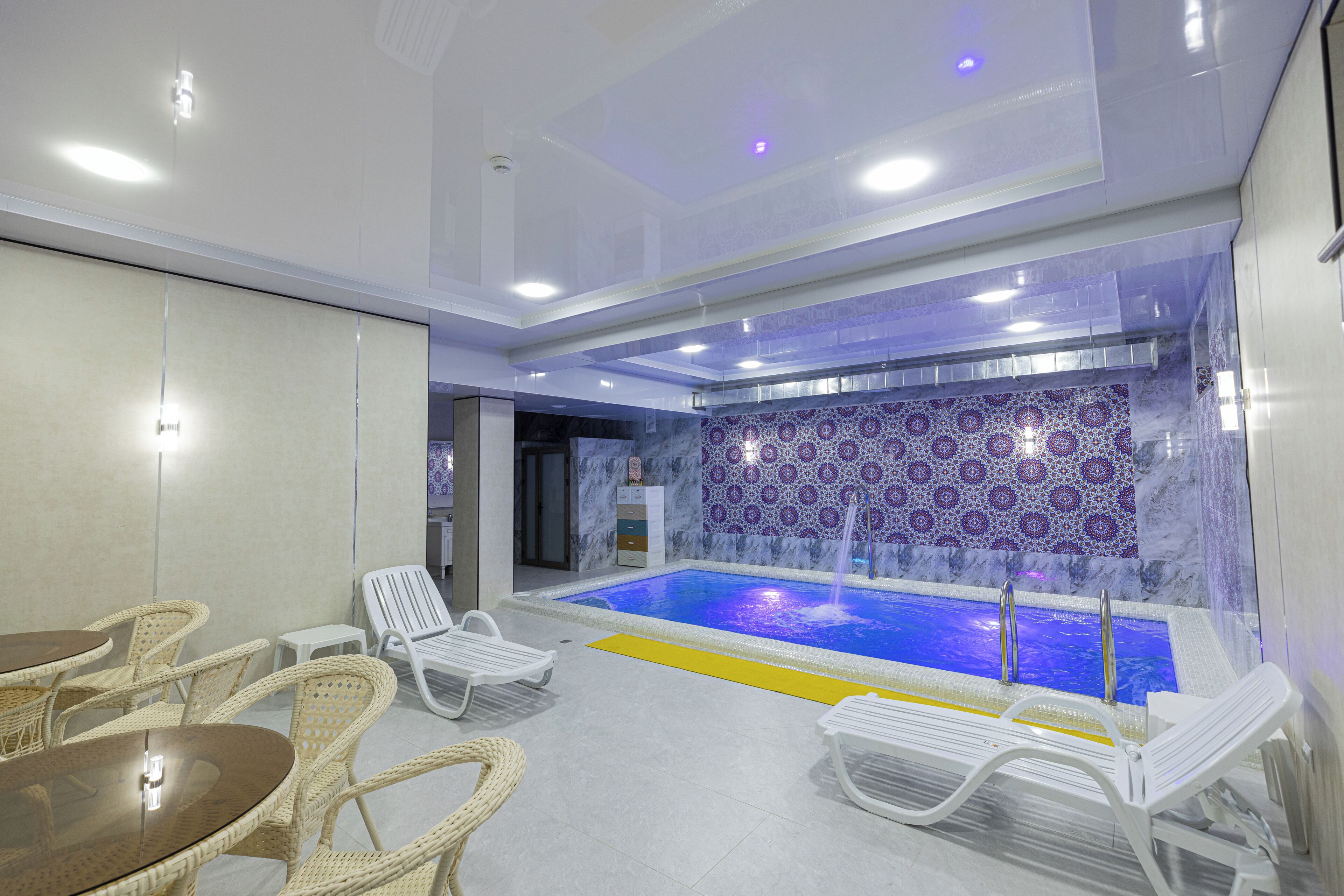 Una piscina techada