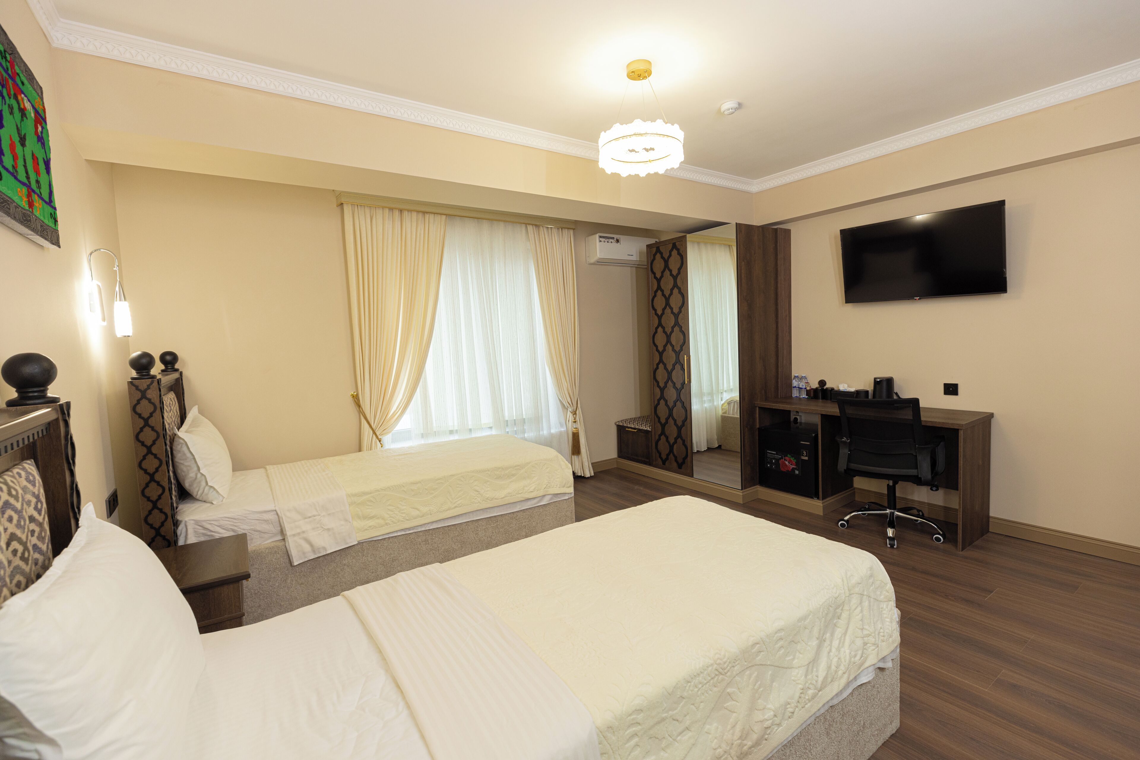 Chambre Deluxe avec lits jumeaux | Espace de travail pour ordinateurs portables, accès au Wi-Fi (inclus)