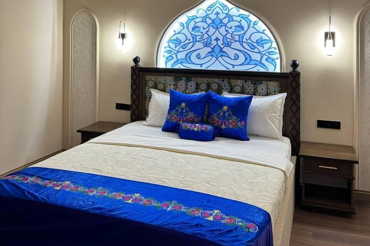 Deluxe Double Room, 1 King Bed | Laptop workspace, free WiFi, bed sheets