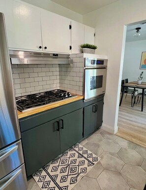 Private kitchen - Napa Home 10 Minutes from BottleRock & Downtown (Napa)