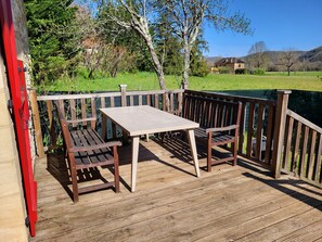 Outdoor dining - Vrbo Property (Concorès)