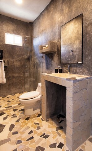 Hair dryer, towels, soap, toilet paper - Vrbo Property (Puerto Escondido)